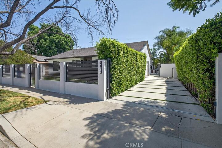 Property Photo: 6916 Lasaine Avenue CA 91406