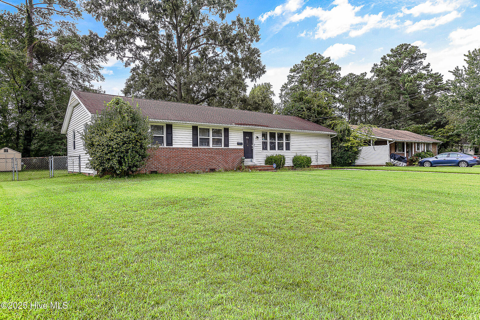 Property Photo:  814 Edgewood Drive  NC 28540 