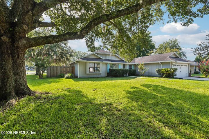 Property Photo: 11923 Marabou Court S FL 32223