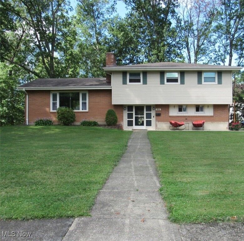 Property Photo:  1015 Allen Avenue  OH 44004 