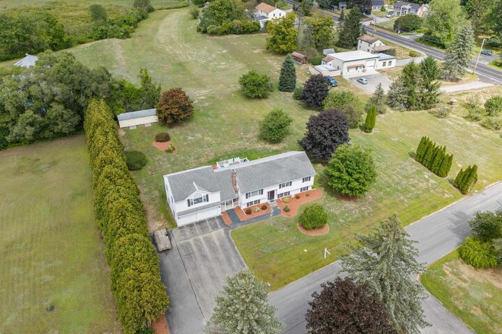 Property Photo: 6 Gumpas Hill Road NH 03076