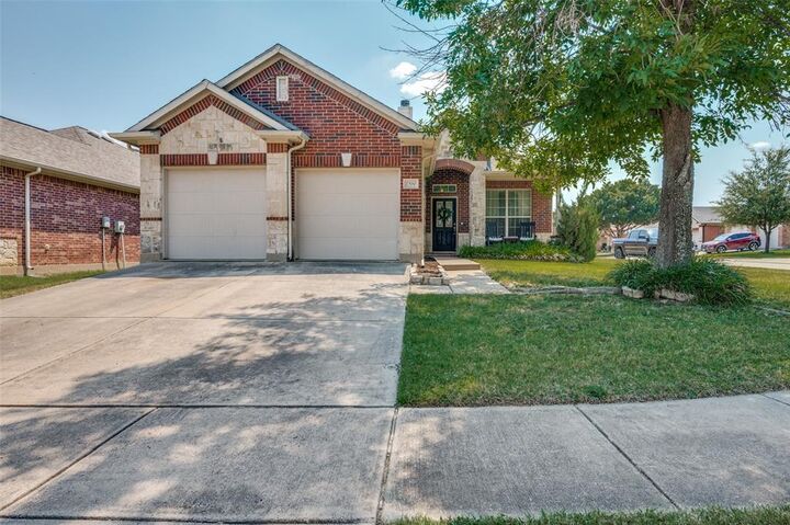 Property Photo: 2300 Clairborne Drive TX 76177