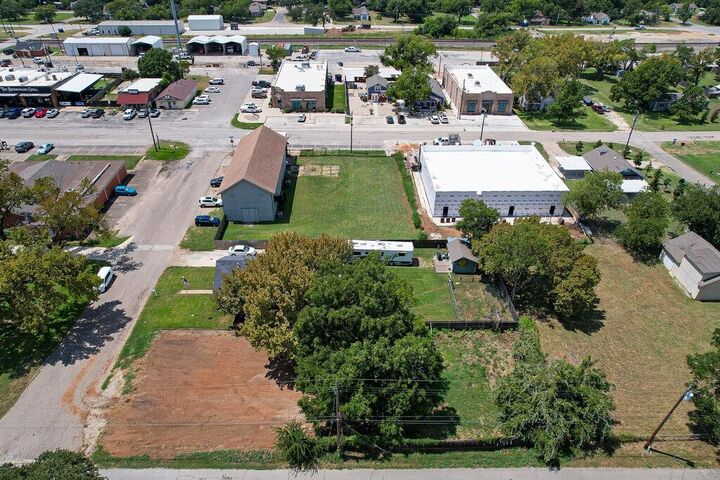 Photo de la propriété:  107 E 10th Street  TX 76058 