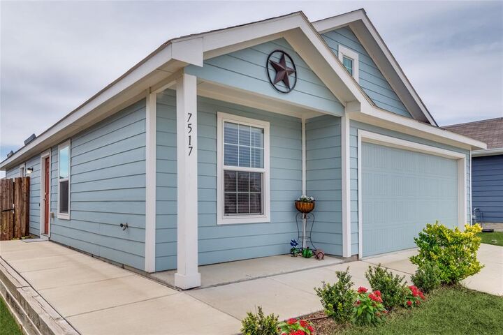 Property Photo: 7517 Larson Lane TX 75071