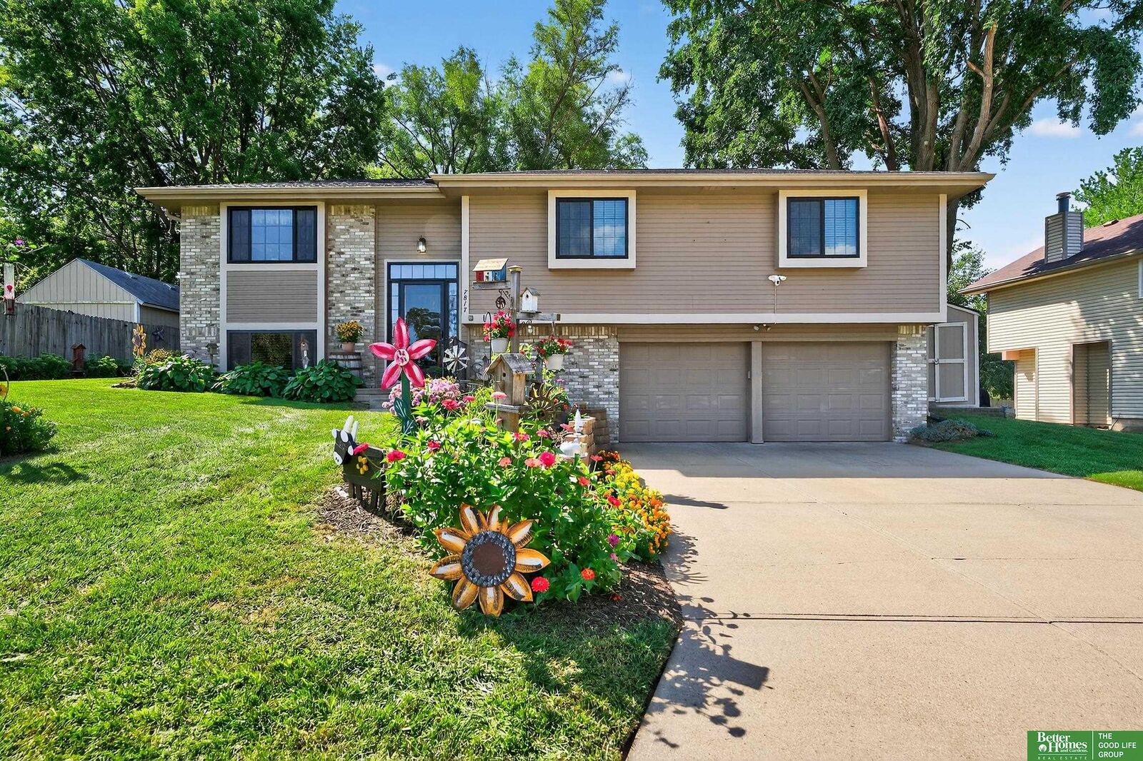 Property Photo: 7817 King Street NE 68122