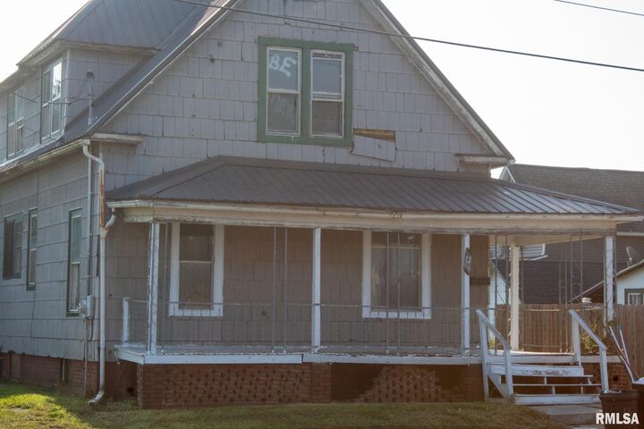 Property Photo: 17 N 5th Avenue IL 61520
