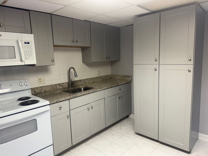 Property Photo: 9 Shadowbrook Ln 27 MA 01757