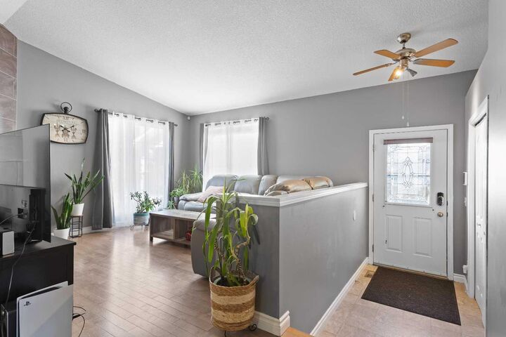Photo de la propriété: 1712A 7 Avenue SE AB T1V 1S5