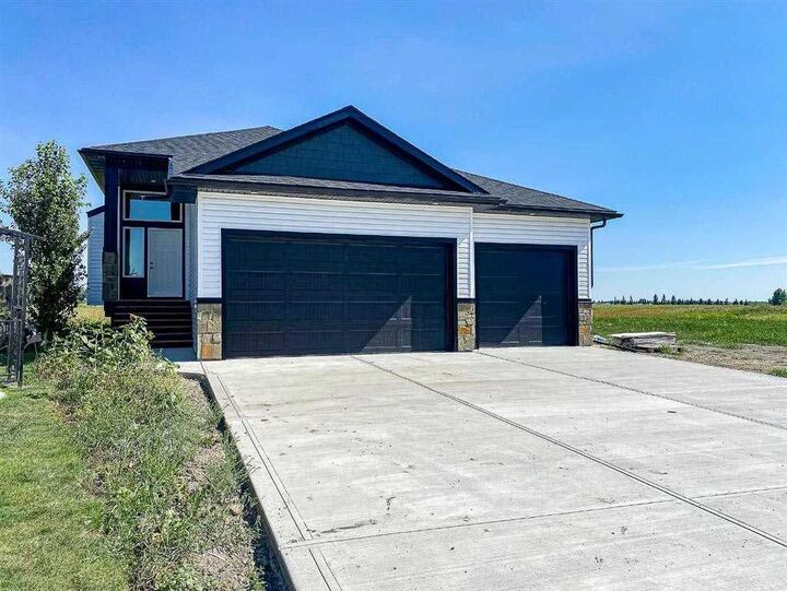 1209 Westview Drive  Bowden AB T0M 0K0 photo