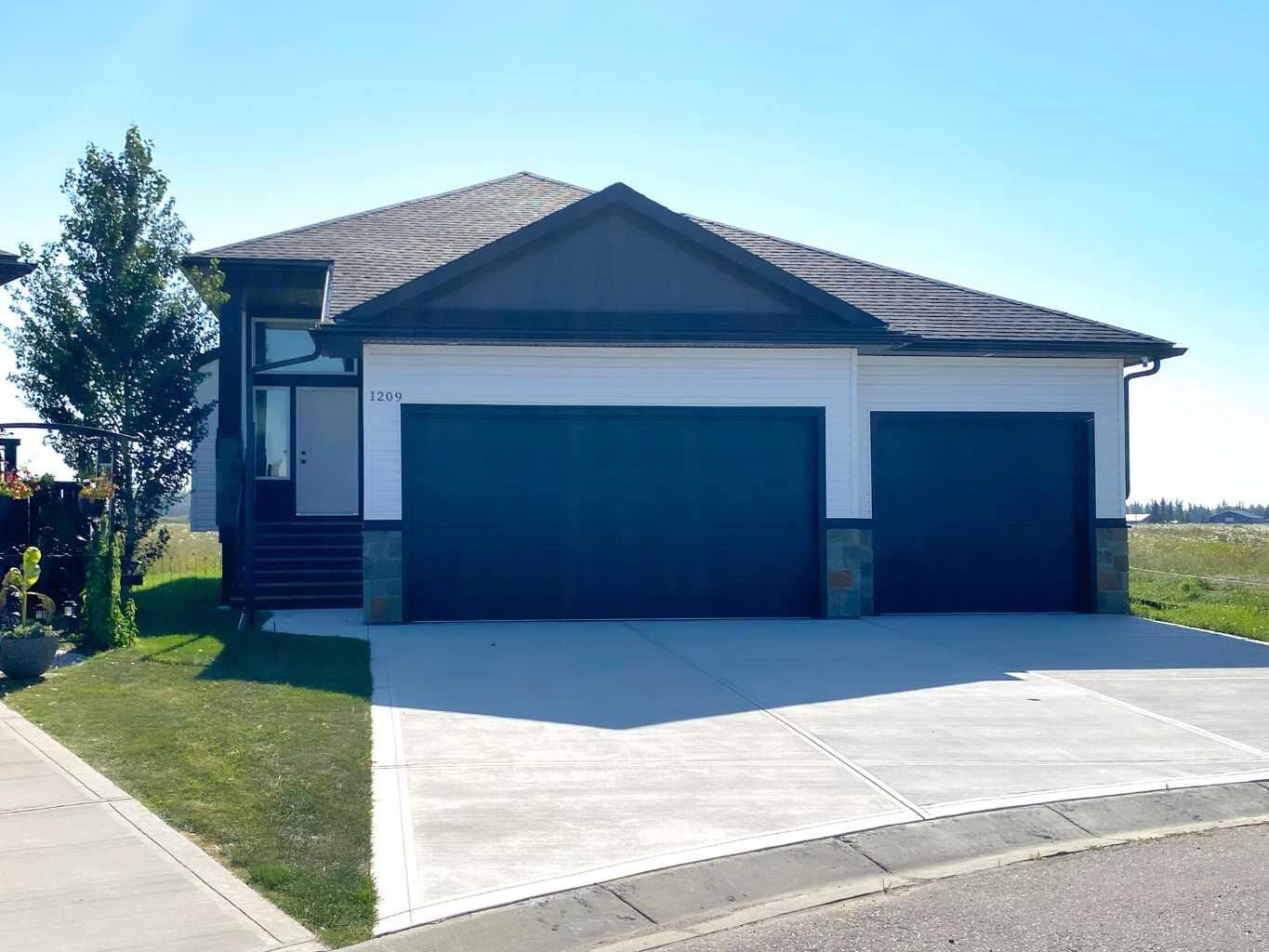 Property Photo: 1209 Westview Drive AB T0M 0K0