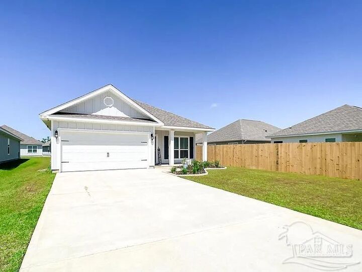 Property Photo: 5733 Conley Ct FL 32571