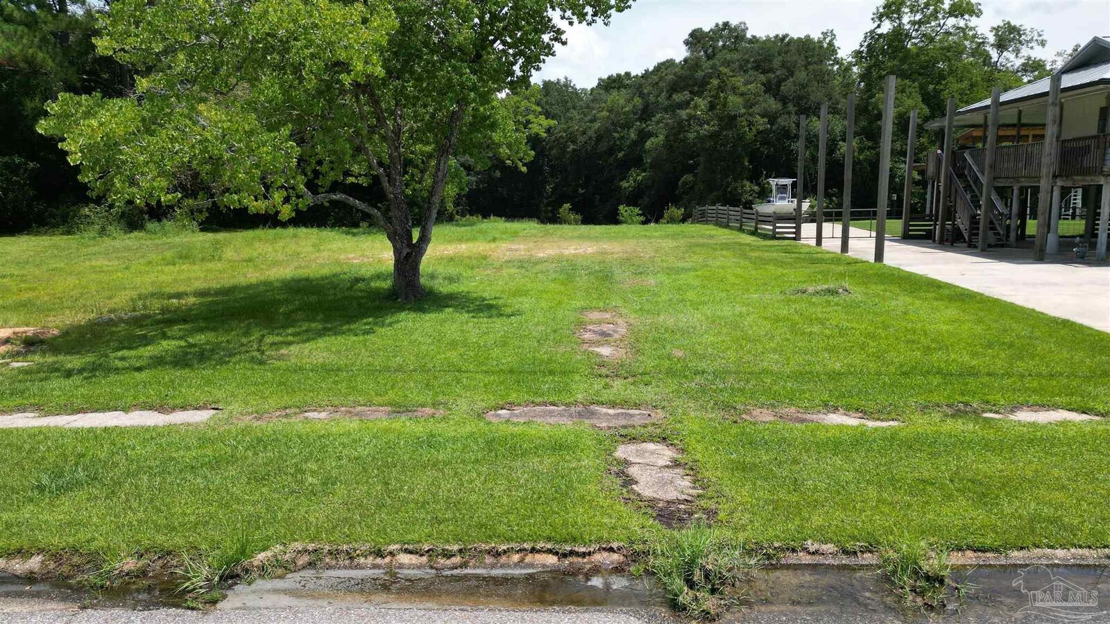 Property Photo: 1380 La Paz St FL 32506