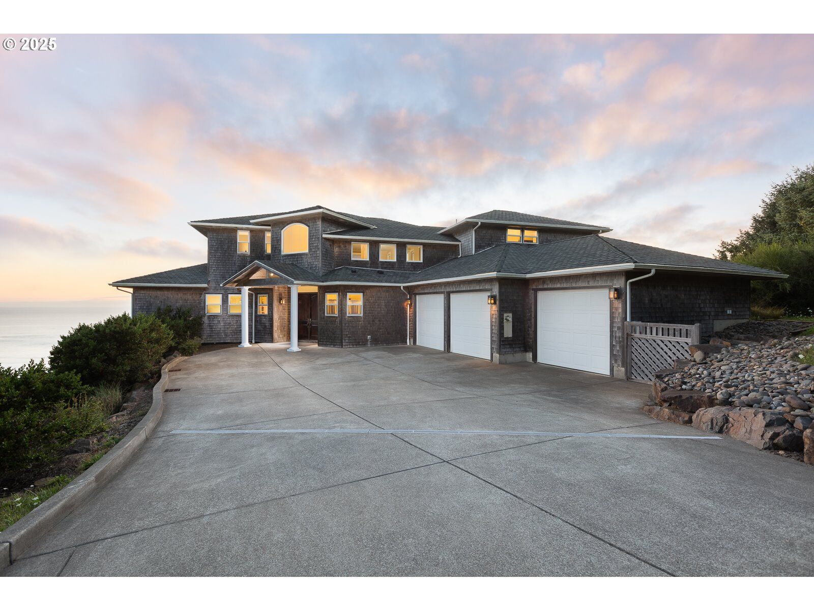 Property Photo: 5355 Haystack Dr OR 97149