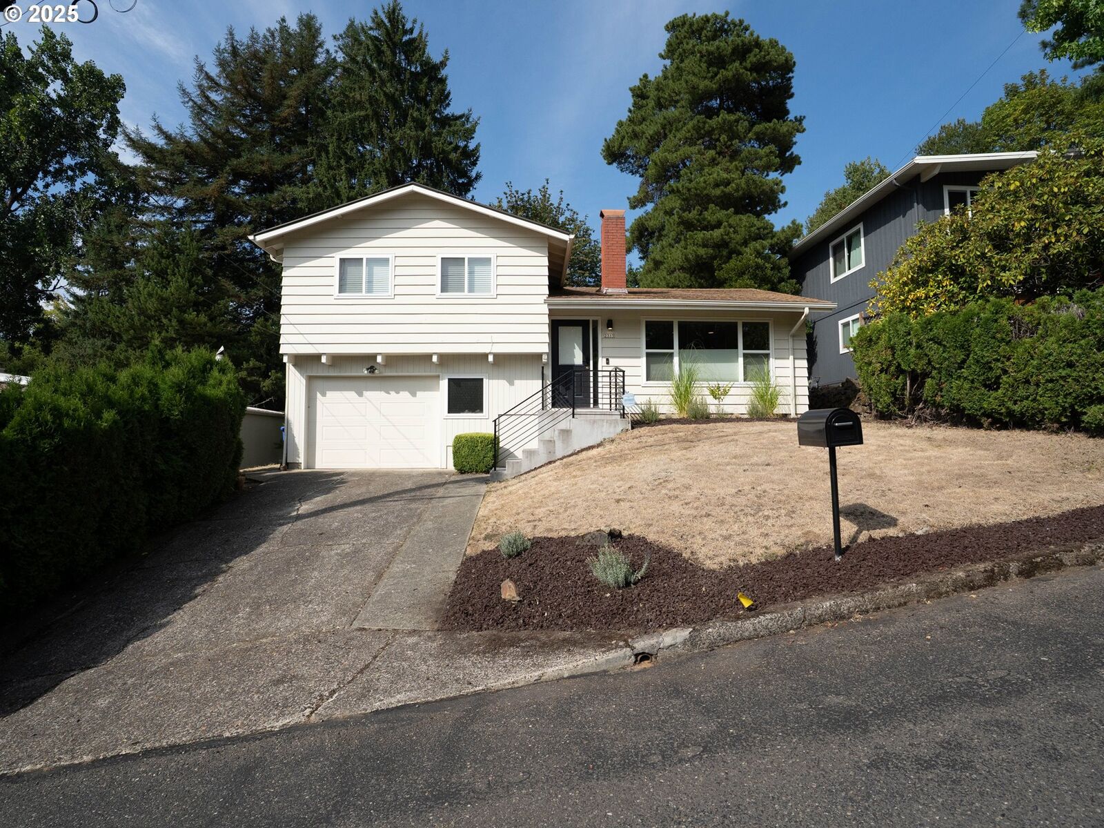Property Photo: 2315 SW Iowa St OR 97239