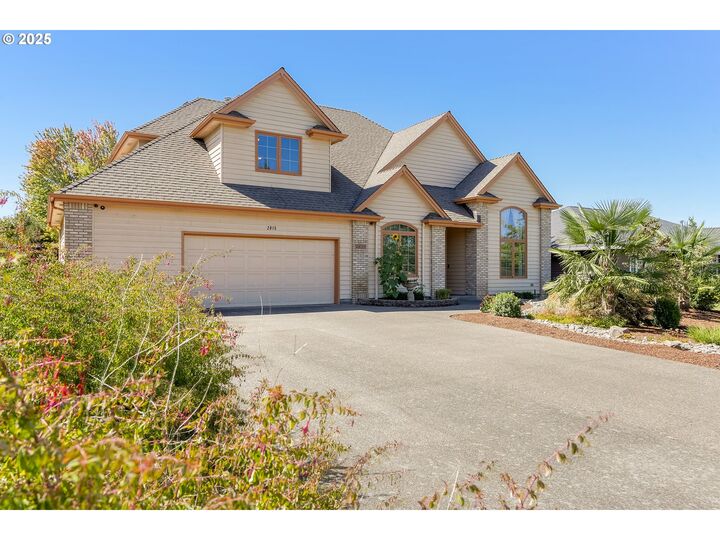 Property Photo: 2815 Hazelnut Dr OR 97071