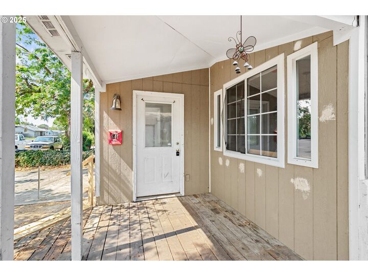Property Photo: 741 Hazel St OR 97502