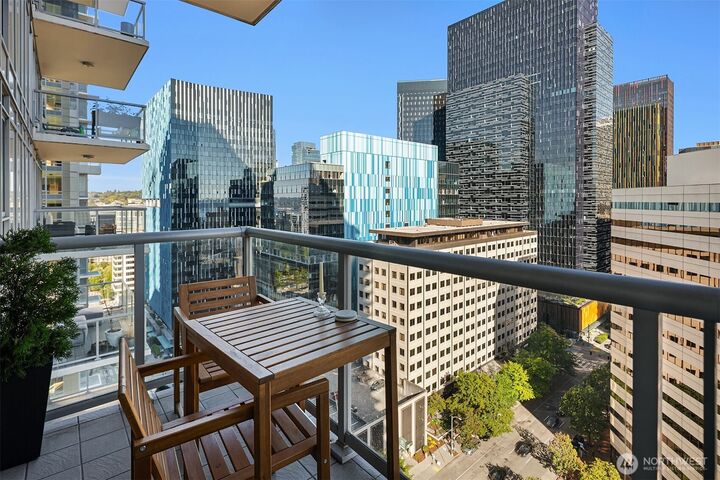 Property Photo: 588 Bell Street 1804S WA 98121