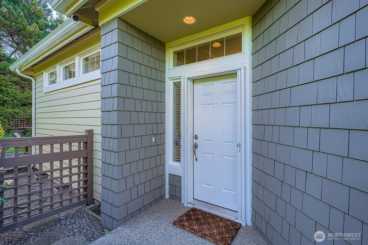 Property Photo:  6423  112th Avenue SE  WA 98056 