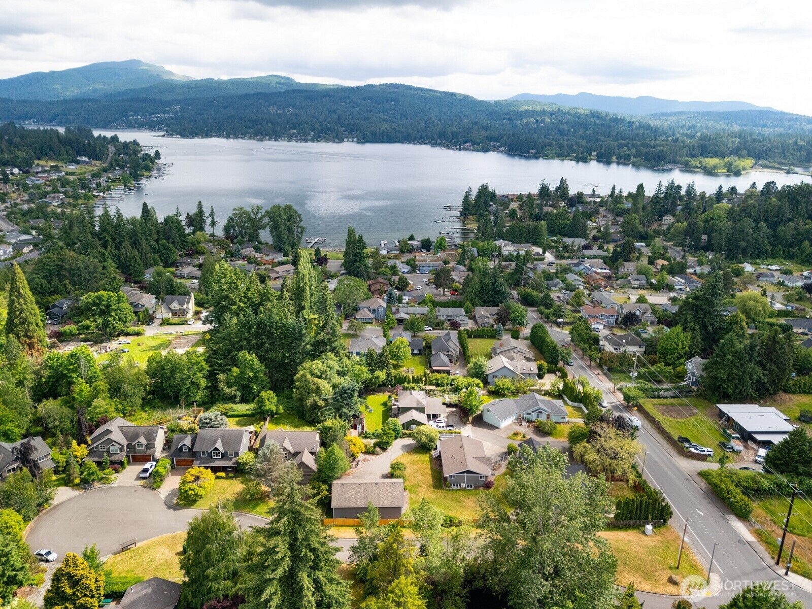 Property Photo:  1424 E 36th Lane  WA 98226 