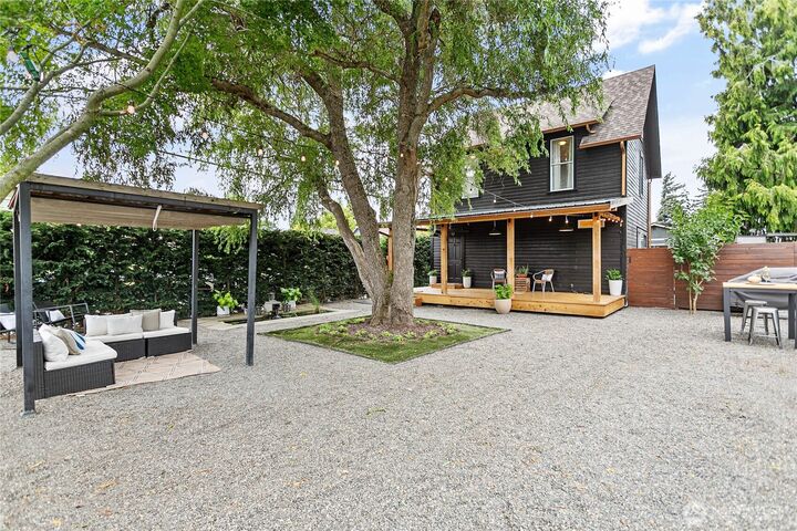 Property Photo:  2101  H Street  WA 98225 