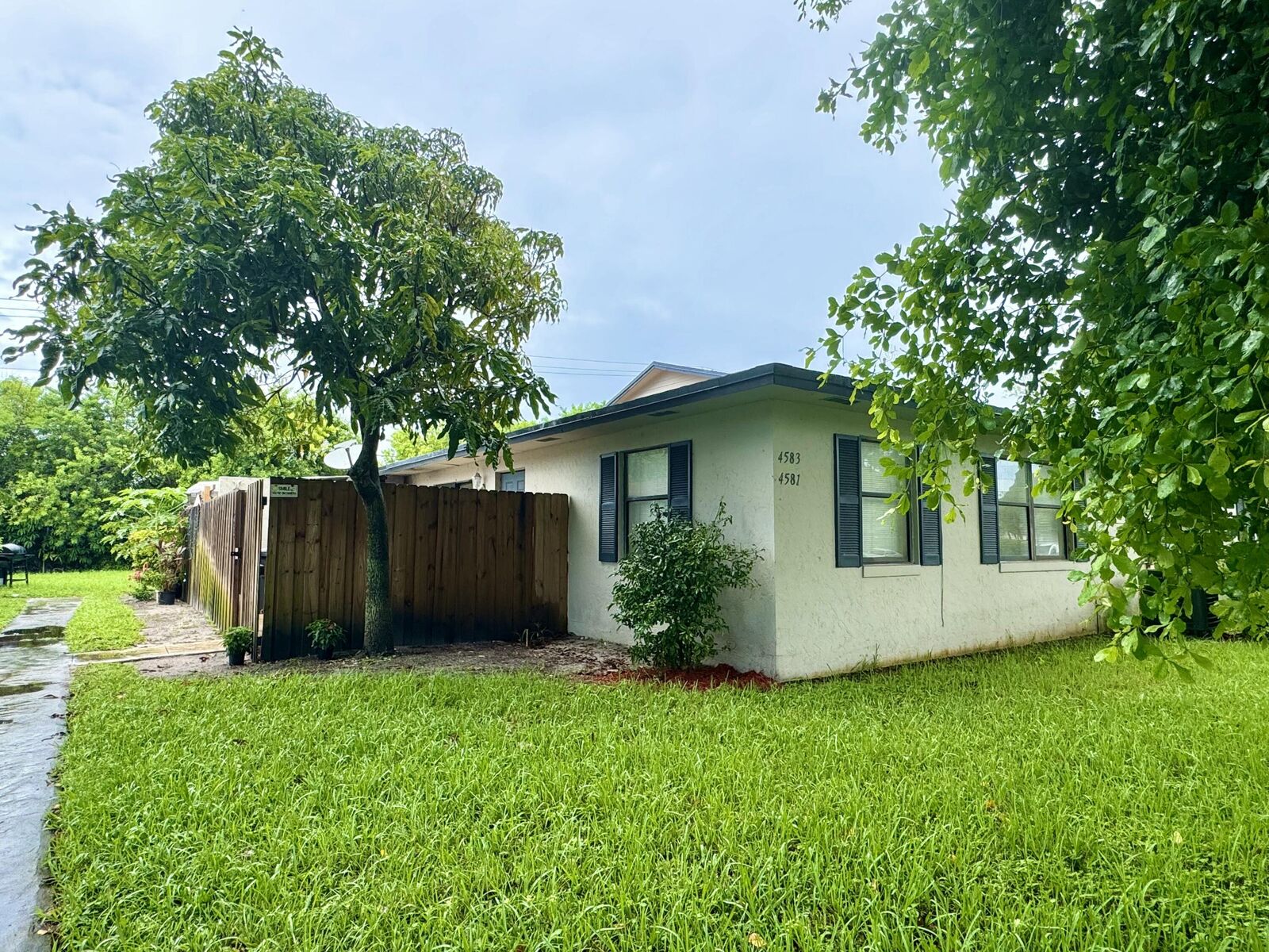 Property Photo: 4583 Barclay Crescent FL 33463