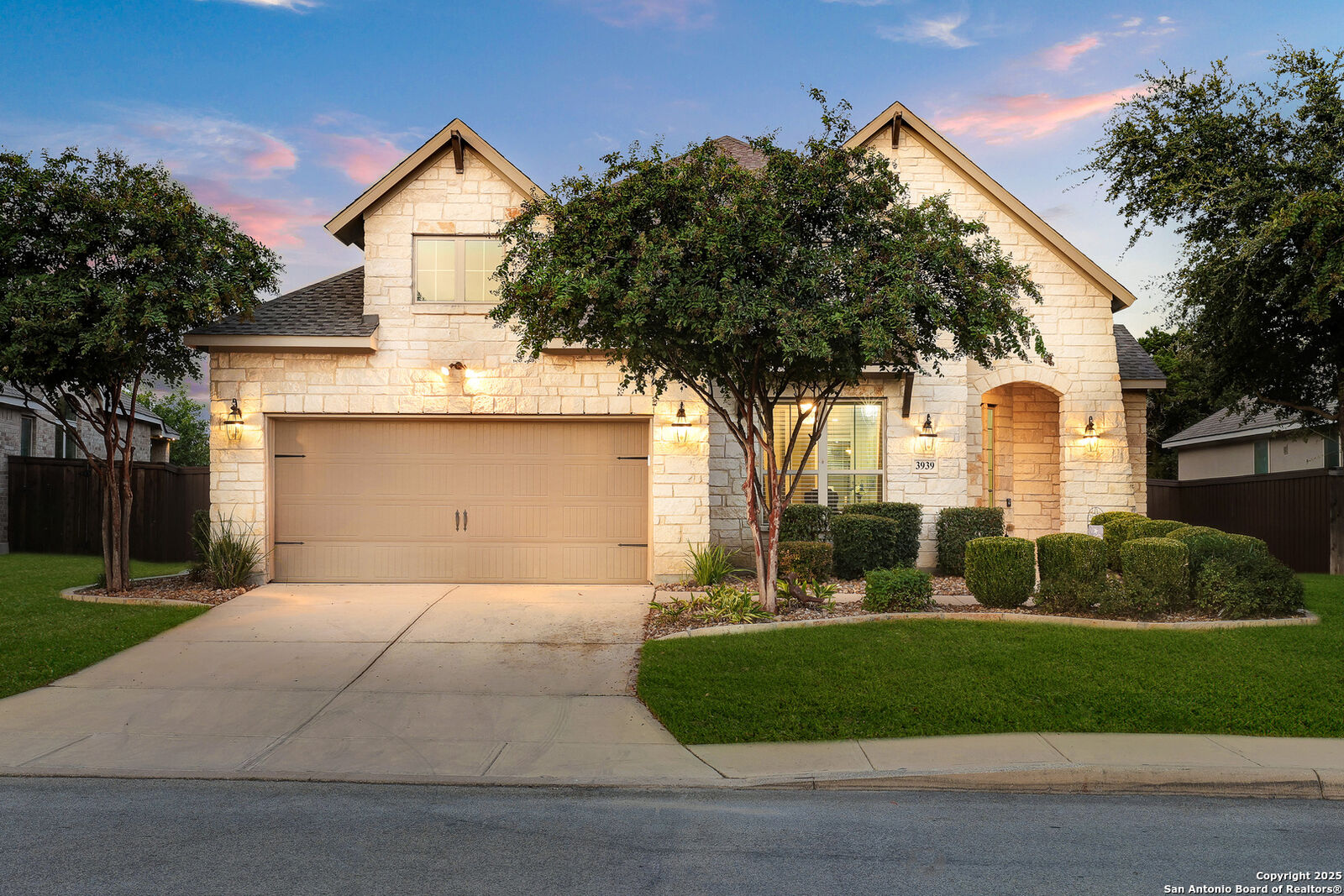 Property Photo: 3939 Monteverde Way TX 78261
