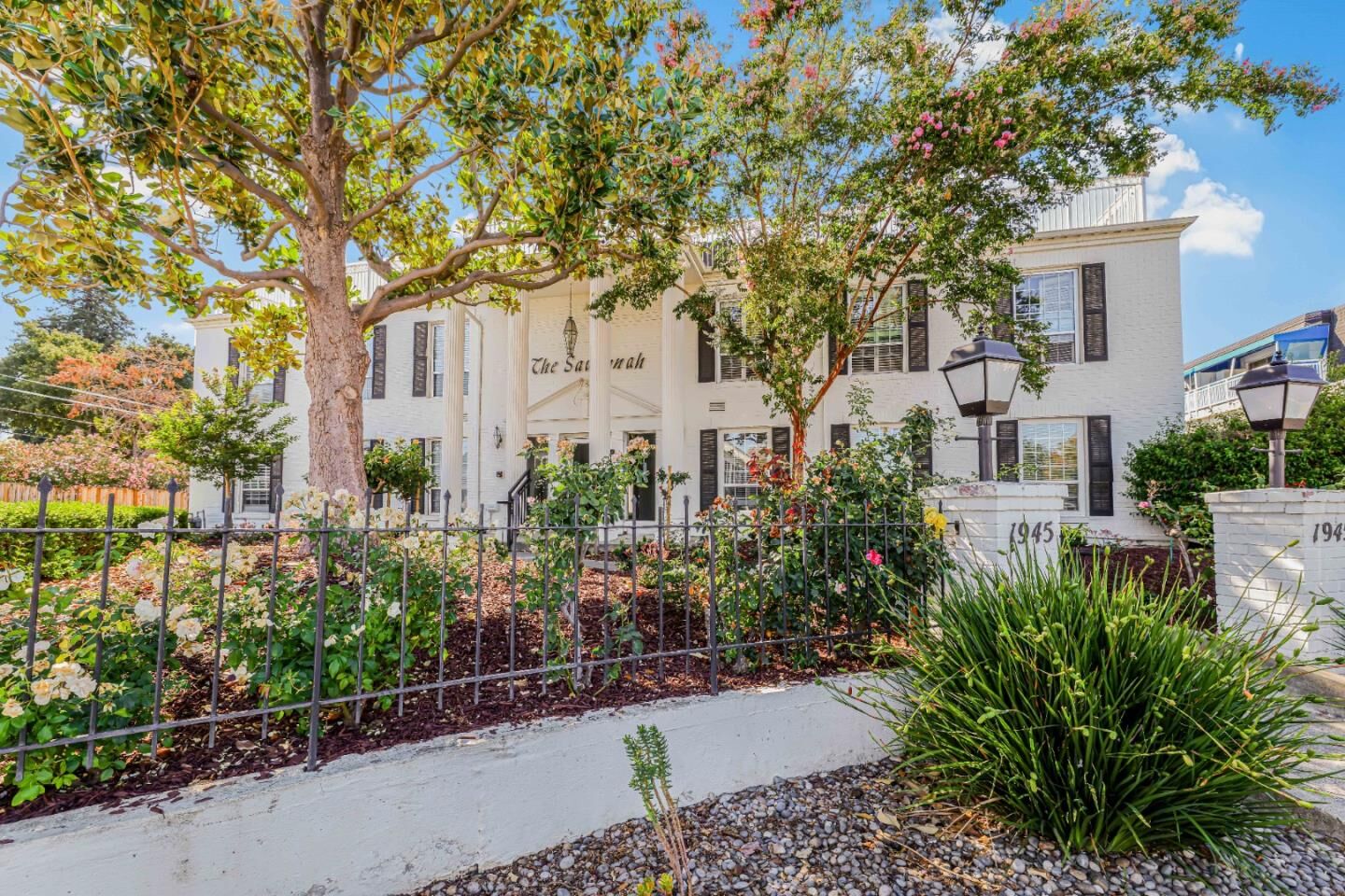 Property Photo:  1945 Mount Vernon Court 1  CA 94040 