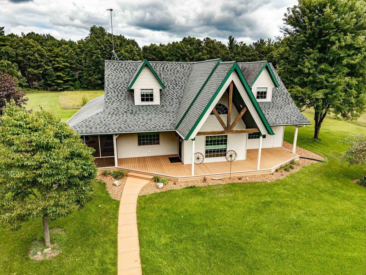 Property Photo:  1647 Cottonville Avenue  WI 54613 
