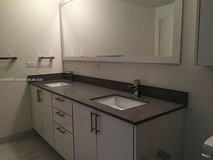 Property Photo: 999 SW 1st Ave 1809 FL 33130