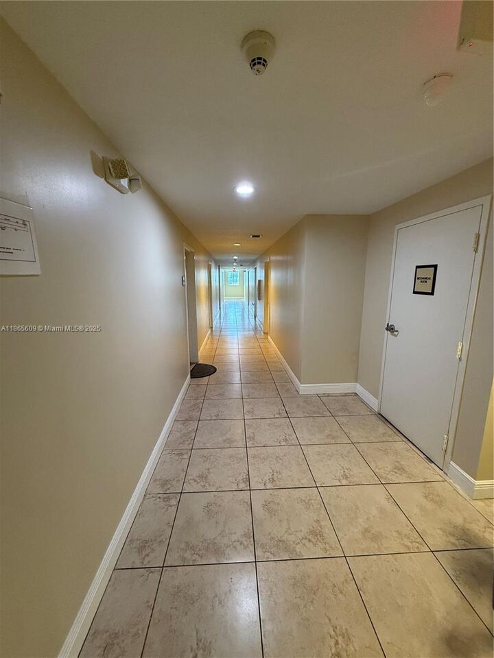 Property Photo: 435 SW 12th Ave 507 FL 33130