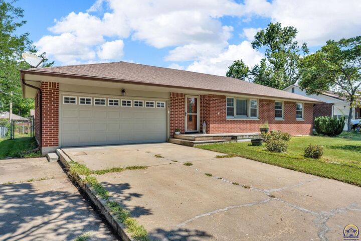 116 Center Dr  Silver Lake KS 66539 photo