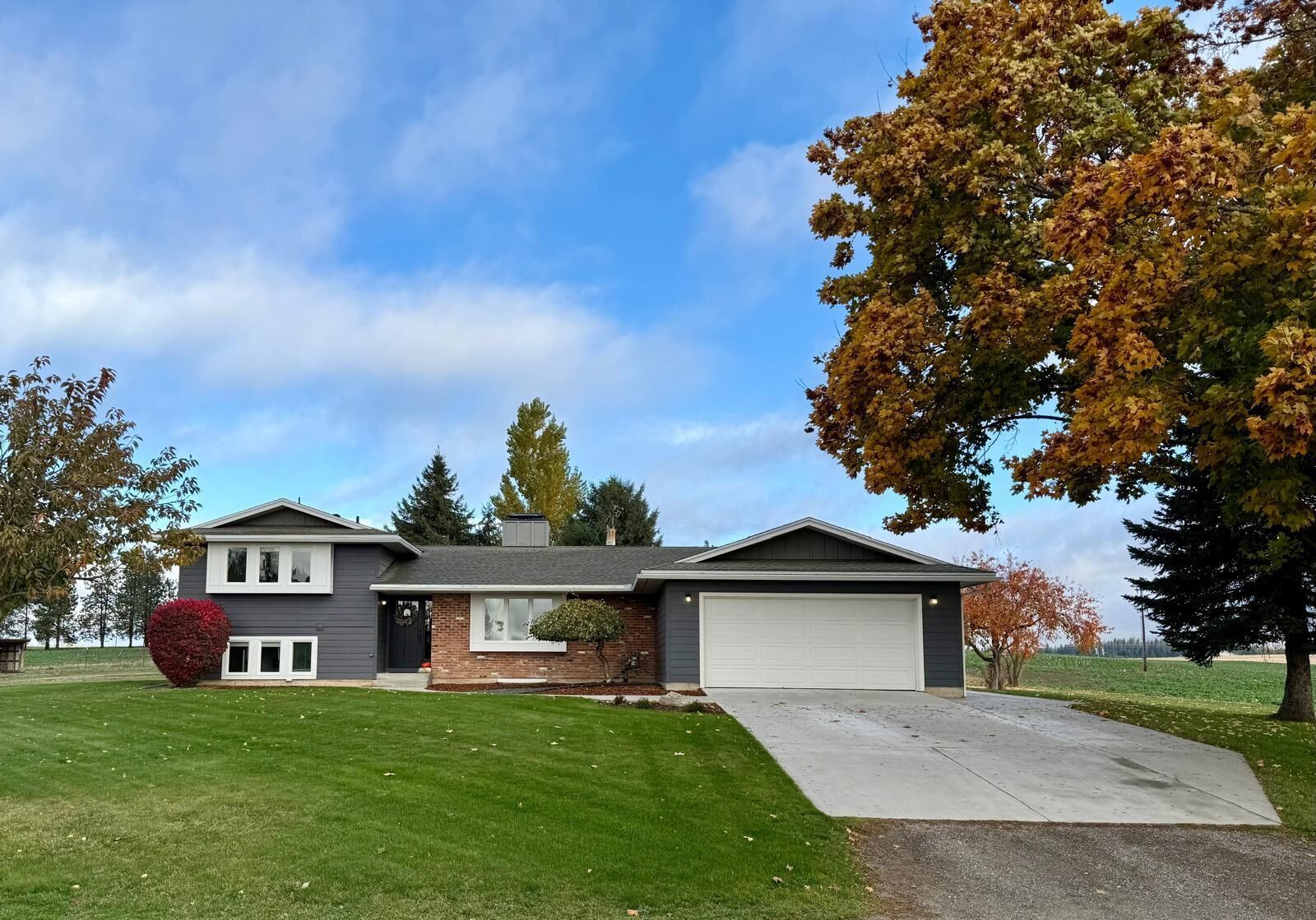 Property Photo: 21 E Burk Rd WA 99005