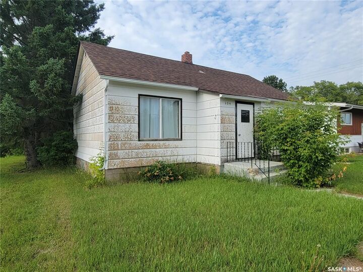 Property Photo: 204 Princess Avenue W SK S0J 1A0