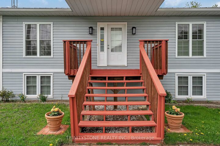 Property Photo: 118 Bay Street ON K7C 4K9