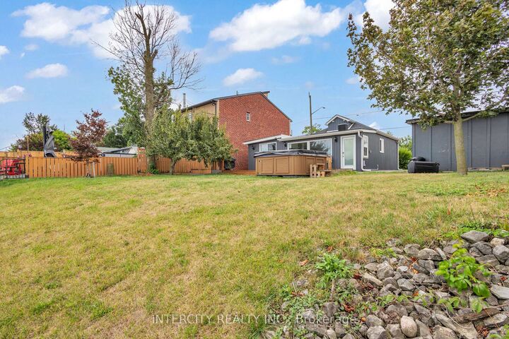 Photo de la propriété: 24 Trillium Avenue ON L8E 5E1