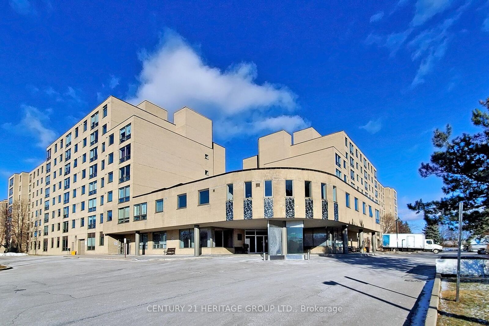 Property Photo: 326 Major Mackenzie Drive E 622 ON L4C 8T4