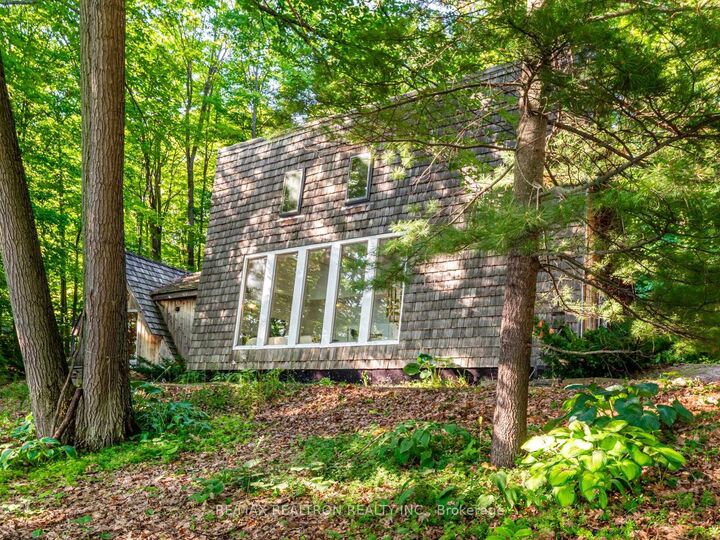Photo de la propriété: 102-104 Farlain Lake Road E ON L9M 0B5