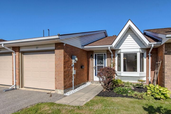 Property Photo:  696 King Street 32  ON L4R 5B5 