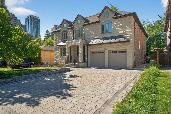 Photo de la propriété: 64 Empress Avenue ON M2N 3T4