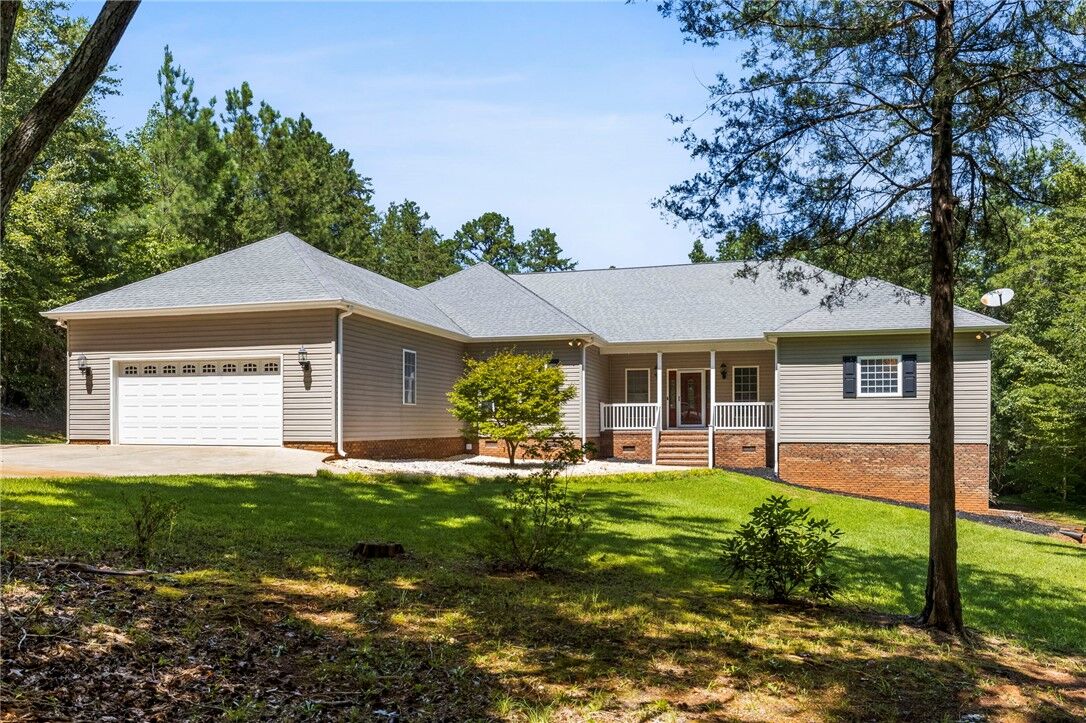 Property Photo:  309 N Walnut Drive  SC 29621 