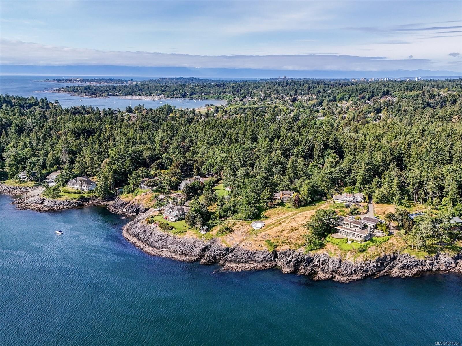 Property Photo: 2550 Queenswood Dr BC V8N 1X5