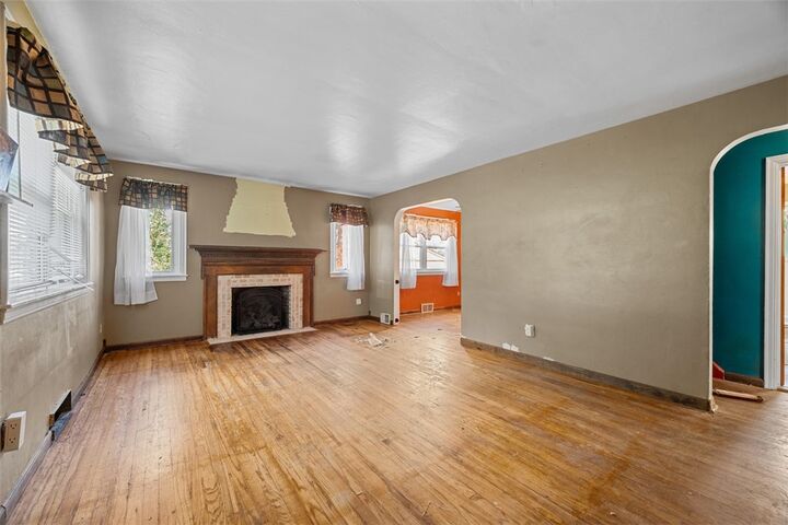 Property Photo: 1127 McKnight Dr PA 15102