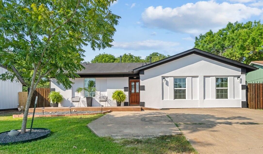 Property Photo: 4811 Savorey Lane TX 78744