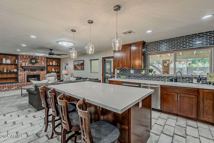 Property Photo: 12810 N 17th Avenue AZ 85029