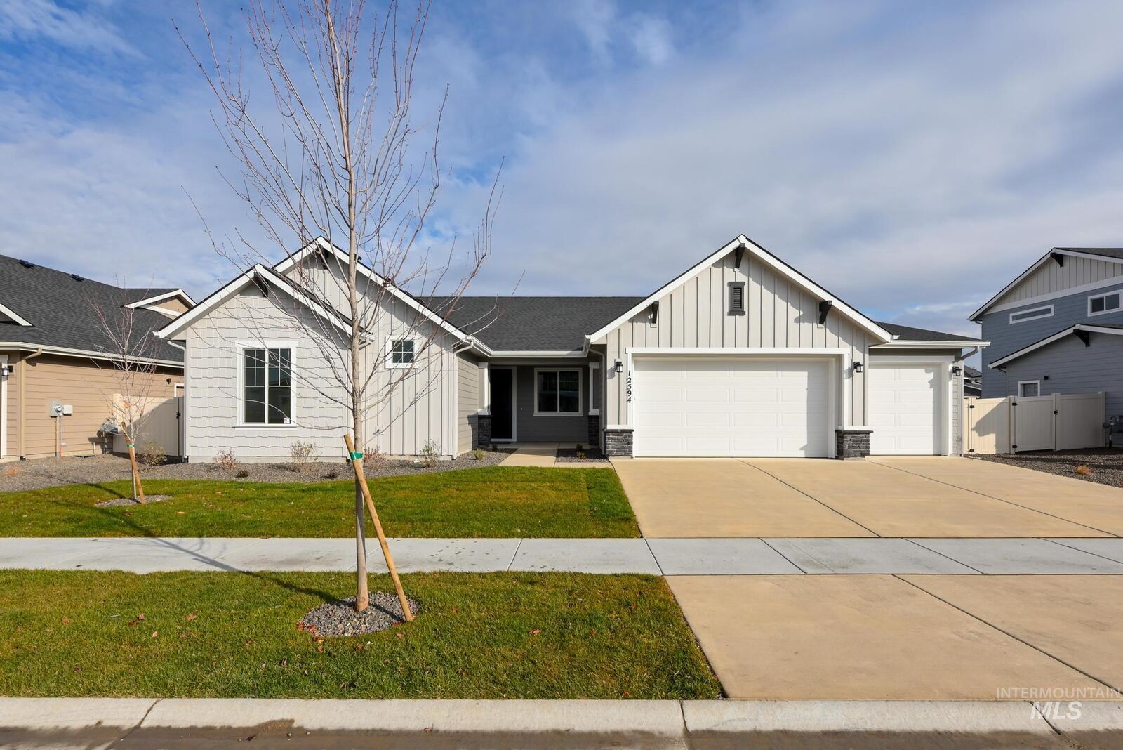 Property Photo:  12594 W Wayfaring Dr  ID 83669 