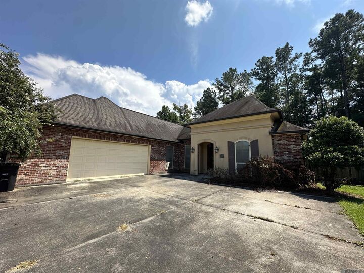 Property Photo:  14690 Grapevine Dr  LA 70818 