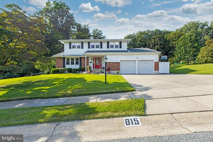 Property Photo: 815 N Country Club Drive DE 19711