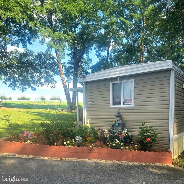Property Photo: 126 E Lane PA 17111