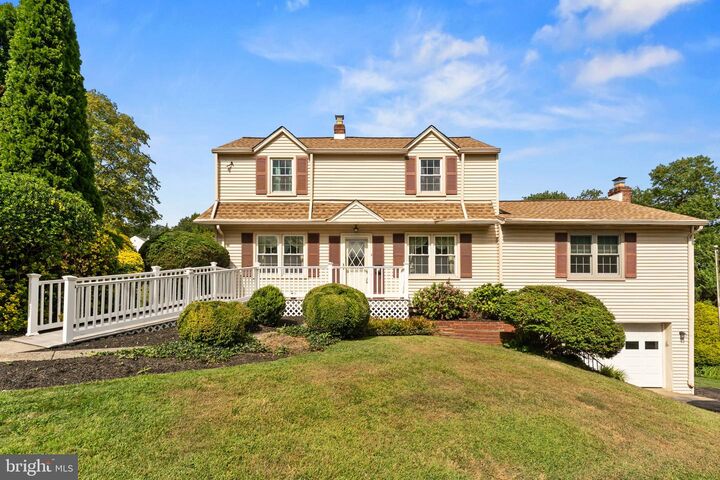 Property Photo: 528 School House Lane PA 19090