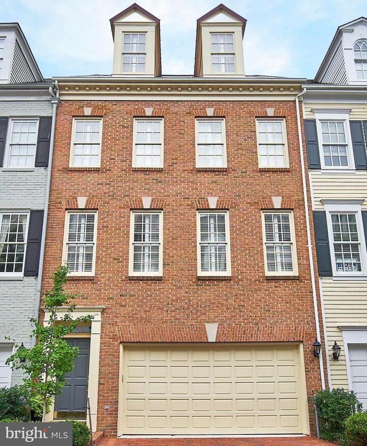 30 Alexander Street  Alexandria VA 22314 photo